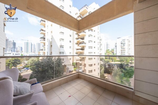 ⁦דירת 4 חדרים + מרפסת שמש, רחוב חיל התותחנים, ראשון לציון⁩ – תמונה ⁦15⁩