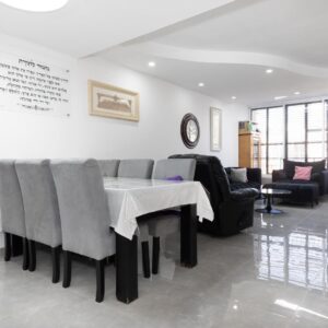 דירת 4 חדרים ענקית, רחוב ברנר, בת ים