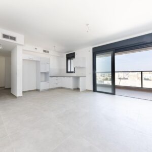 דירת 4 חדרים + מרפסת שמש וחניה, רחוב יל"ג פינת פיכמן, חולון